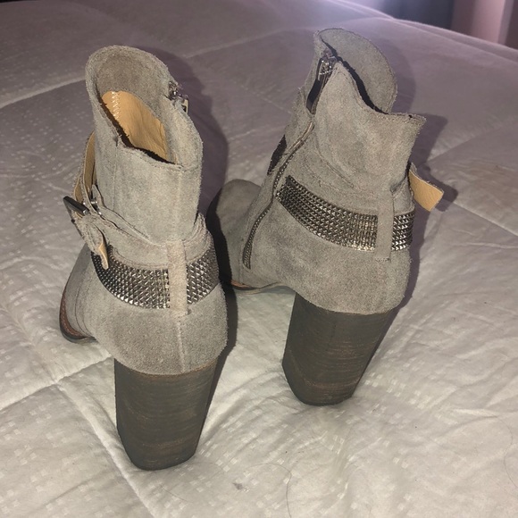 Shoes - Picture 2 of 4